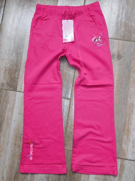 Dívčí tepláky, 122