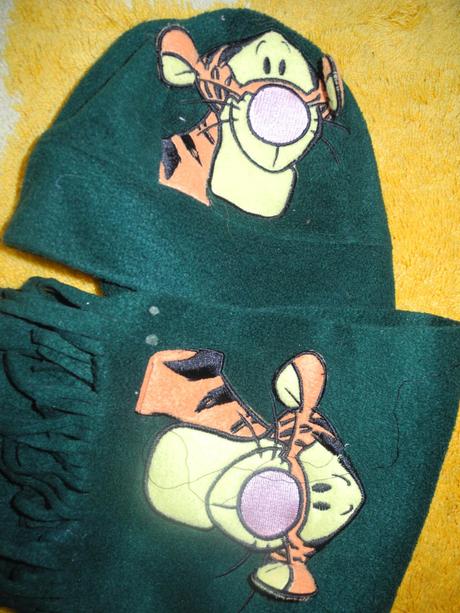 Čepice a šála, disney