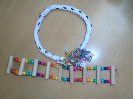 Hračky pro papoušky,