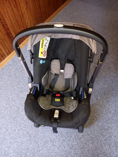 Autosedačka doona s integrovaným podvozkem 2v1, 