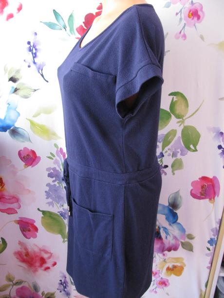 Luxusní pružné modré mini šaty s kapsami, 40