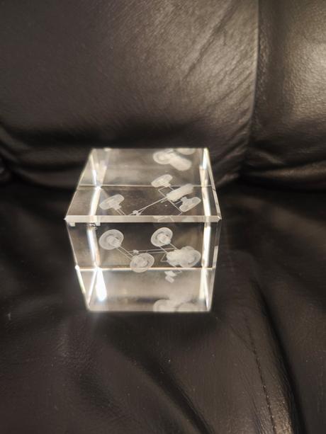 Dekorativní krychle - těžítko,