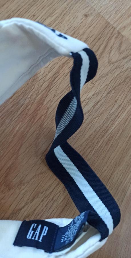 Kšiltovky - kšilt, gap