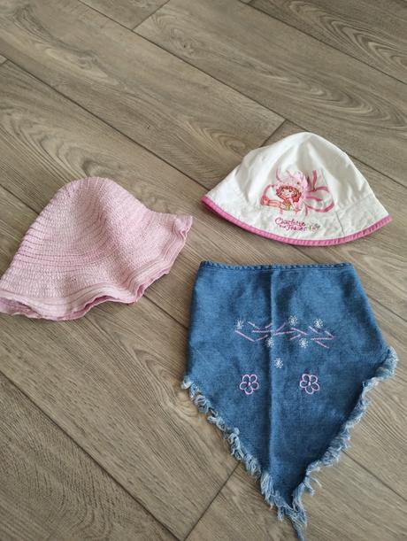 Kloboučky, šátek, 104