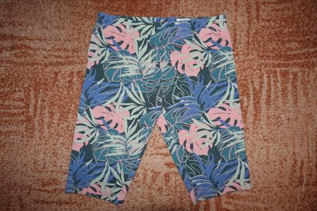 Krátké legíny s listy vel. 134-140, reserved,134