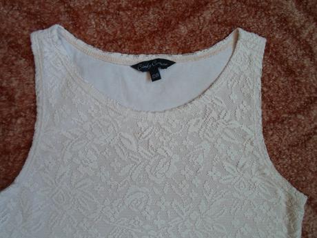 Meruňkové tričko triko tílko crop top s krajkou, 158