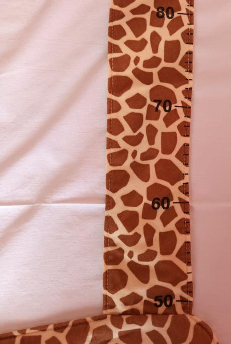 Látkový dětský metr na zeď žirafa, 