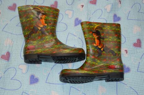 32 zelené gumáky, kocour v botách, 32