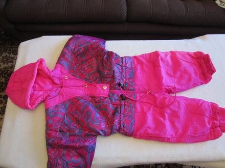 Pěkná tm. růžová zimní kombinéza s kap.,2 roky, 86