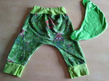 Turky, tepláčky s roboty vel. 80 s šátkem, 80