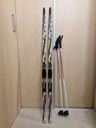 Běžky biathlon 150cm + hůlky, 