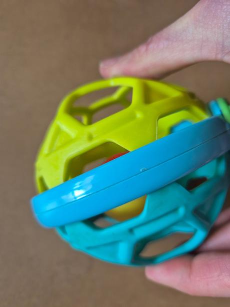 Chrastící míček bright starts +hračky pro nejmenší, 