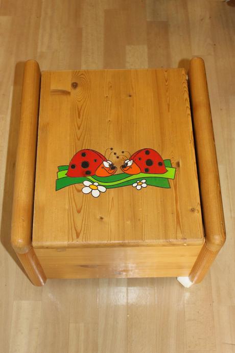 Dřevěný kontejner na kolečkách na hračky + sezení,