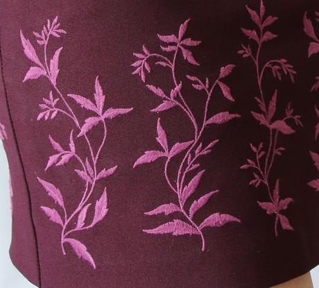 Vínová minisukně s výšivkou vel.s, s