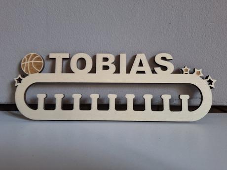 Dřevěný držák na medaile,