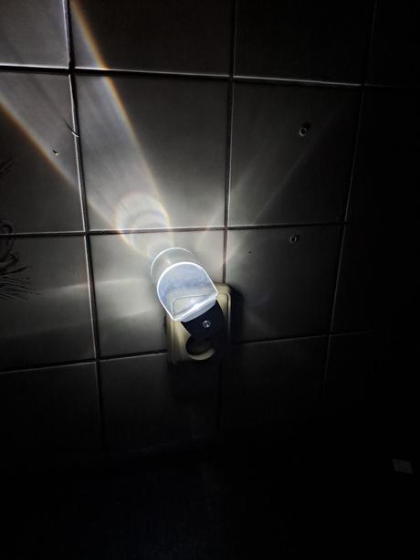 Noční světlo se světelným senzorem, 