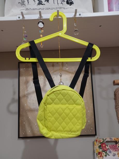 Neon žlutý batoh batůžek, reserved