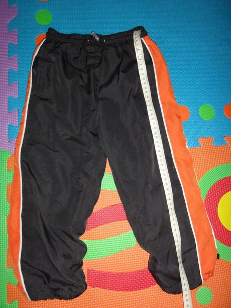 Černo-oranžová souprava, 92