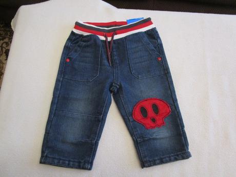 Nové tm. modré rifle s nášivkami, vel. 92, kik,92