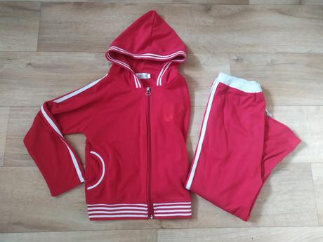 Červená teplákovka, 122