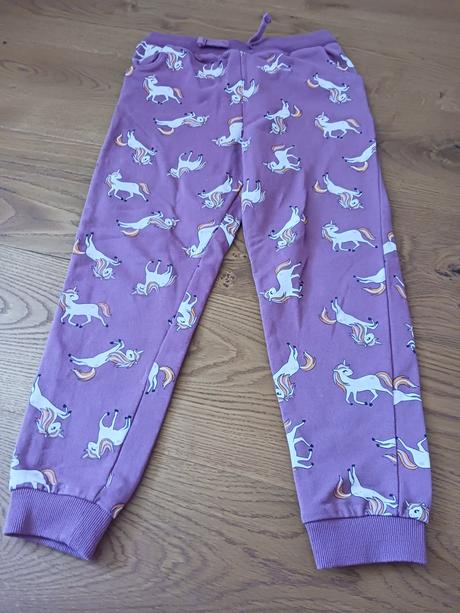 Tepláčky č.140, 140