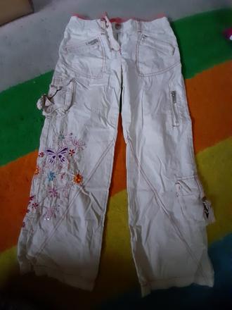 Kalhoty světlé s výšivkami na holku, 122
