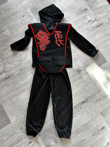 Prodám kostým ninja vel. 104, 