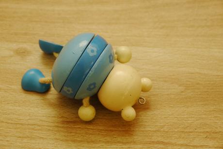 Dreveny medvidek - na zaveseni /na kolotoc kocarek, 