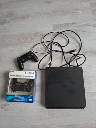 Sony playstation 4 slim, 500 gb , 2 ovladače+7her, 