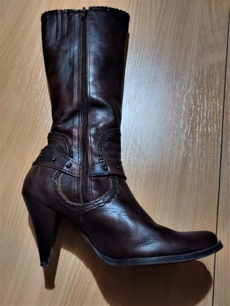 Kožené značkové kozačky top stav, 37