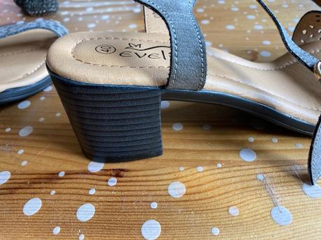 Slušivé sandály, 39