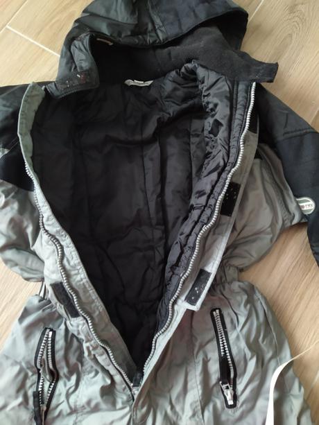 Černá kombinéza, 128