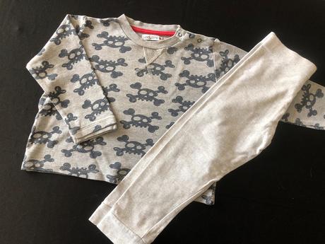 Vel. 92 pyžamový komplet s lebkama, 92