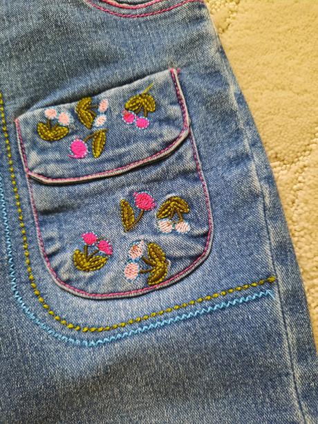 Džíny s výšivkami, 98