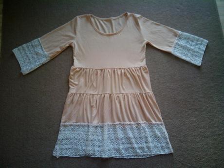 Meruňkové šaty, m