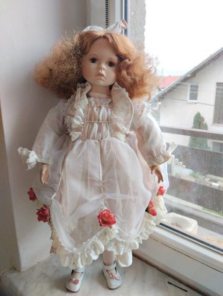 Porcelánová panenka,