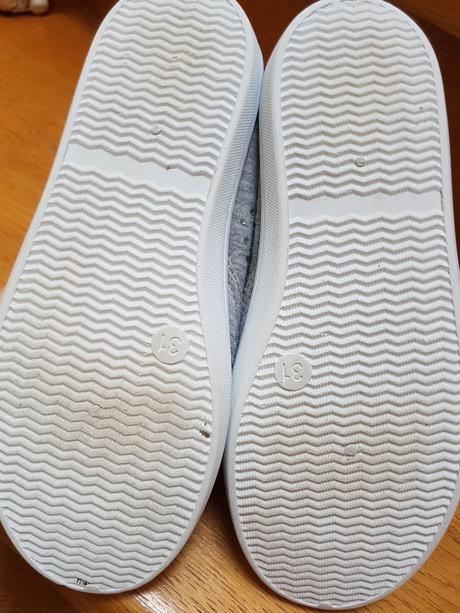 Látkové tenisky, 31