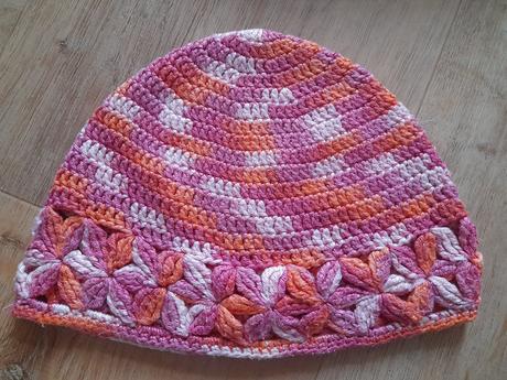 Háčkované čepičky, vel cca 52 - 54cm, 52