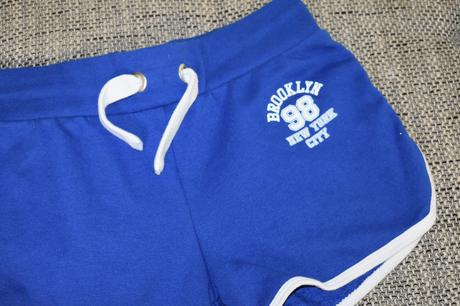 Dívčí kraťasy s bílým lemem, velikost 152/158, 158