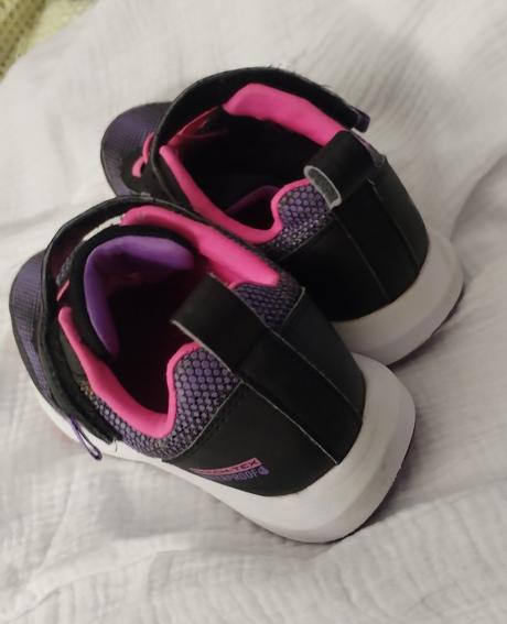 Holčičí skechers vel. 33, skechers,33