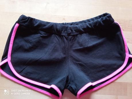 Dvoje kraťasy s tunikou, 140–152