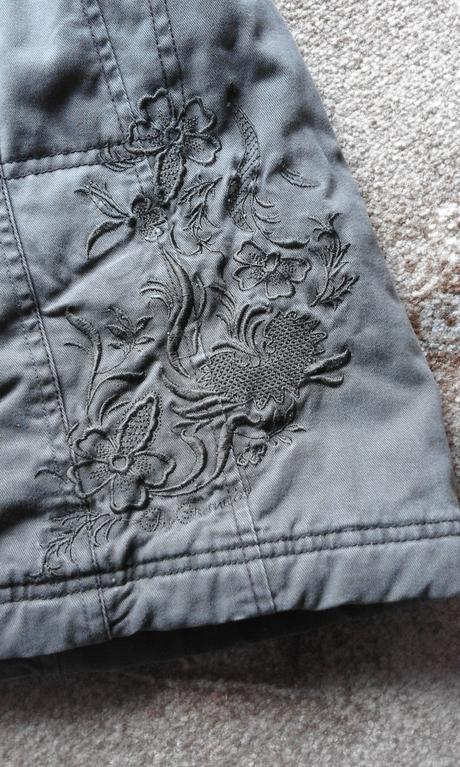 204 - kabát, kenvelo,m