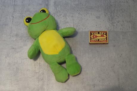 Plyšová žabka,