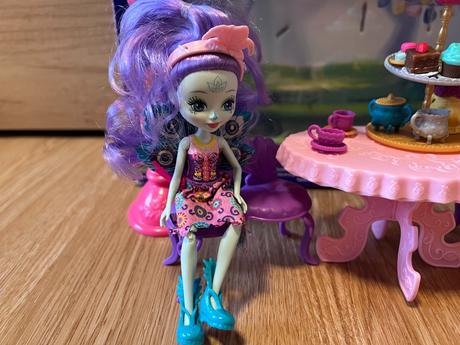 Enchantimals - zahradní altán + panenka + zvířátko, 