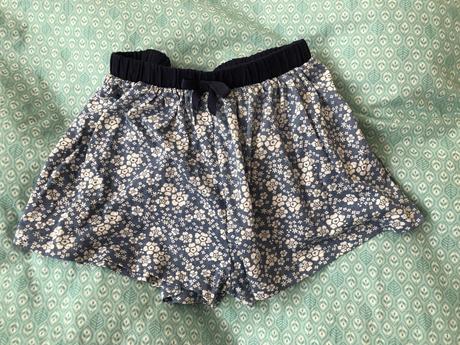 110/116 h&m kratasy s kytickami modro -bile, h&m,110