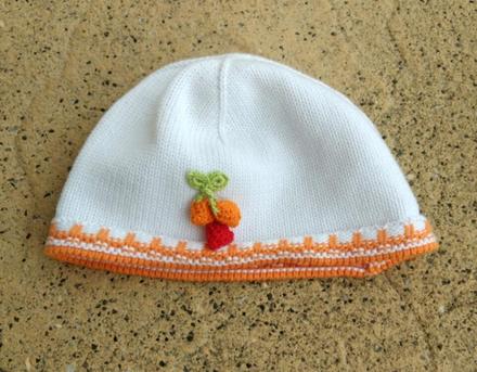 Bílá čepička / čepice s aplikací, 50