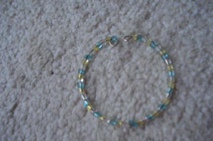 Náramek z korálků,