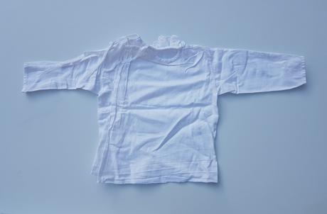 B9	dívčí plátěná košilka s dlouhým rukávem, 62