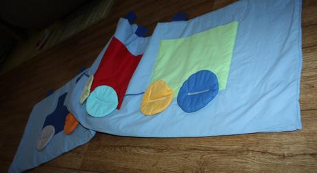 Kapsář za postel vláček, 