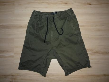 Plátěné khaki kraťasy, 158